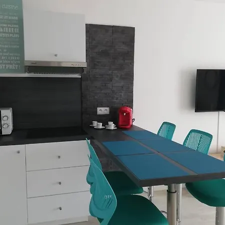 2 Pieces Colore Proche De Disneylandparis !!! Apartment